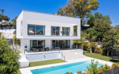 Beachfront vs. Hillside Villas: Choosing Your Ideal Marbella Home