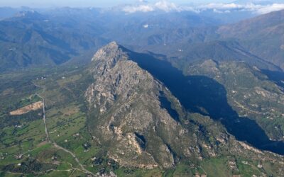 Hiking in the Sierra Crestellina Natural Park