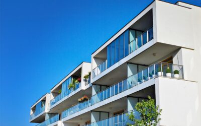 Seafront Apartments vs. Private Villas: Which Suits Your Lifestyle in Estepona?