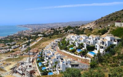 Fuengirola vs. Benalmádena: Which Offers Better Value for Luxury Buyers?